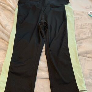 Black and Green Capri Leggings 1x Ideology
